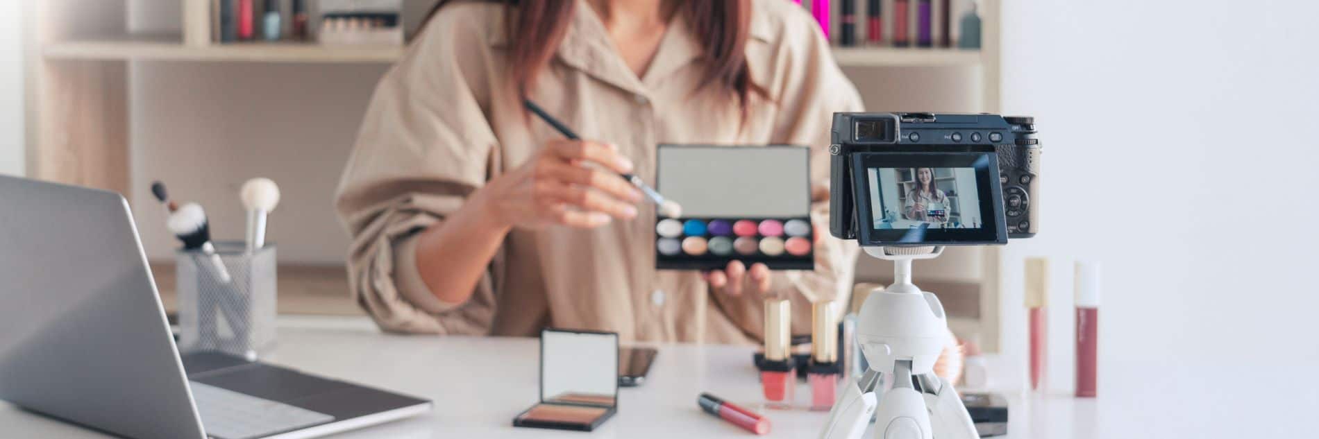 als frau schnell geld verdienen social media online zuhause beaty blogging